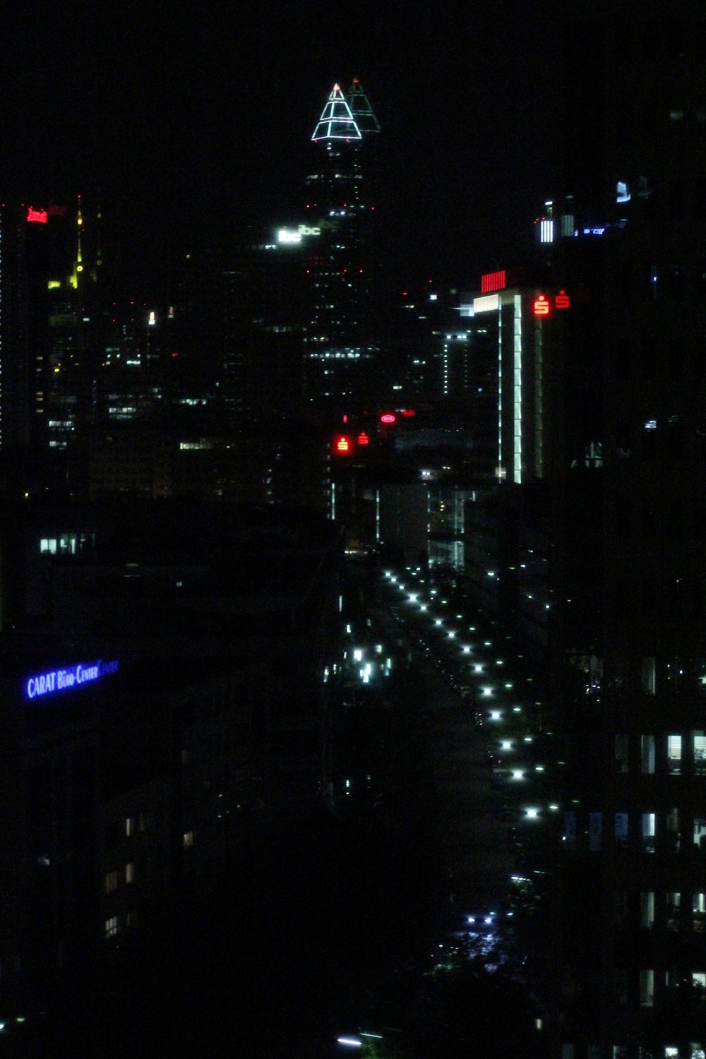 Frankfurt bei Nacht Ausblick vom Radisson Blu