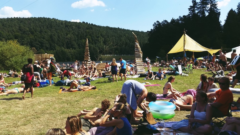 Am See beim Sound of the Forest Festival