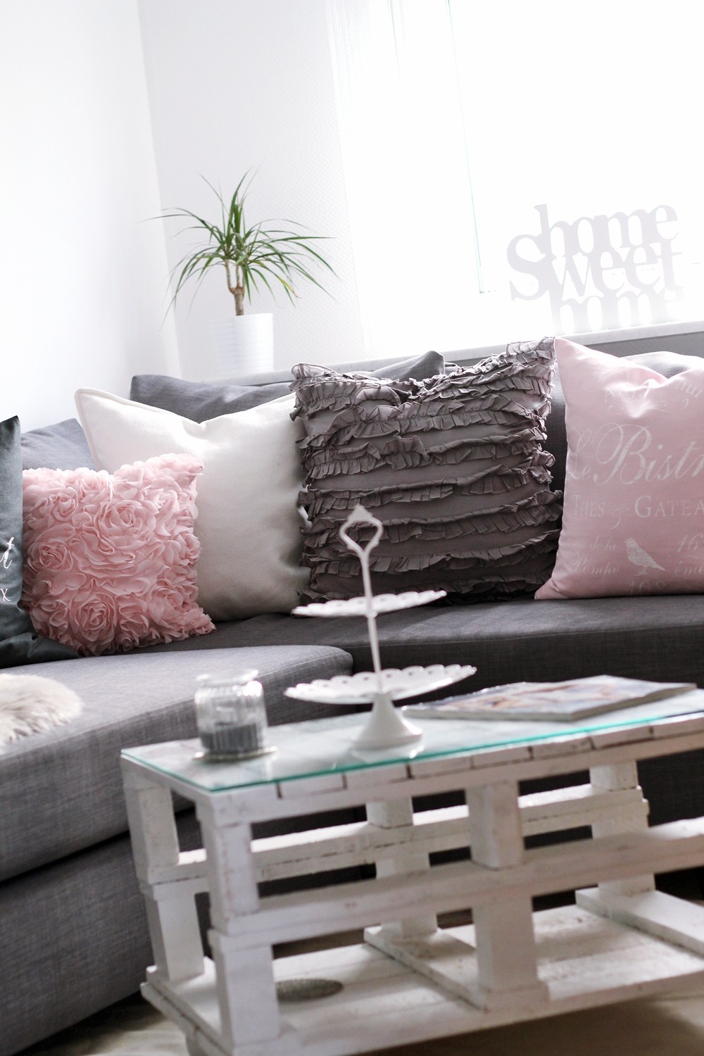Wohnzimmer Palettentisch mit Rollen Couch