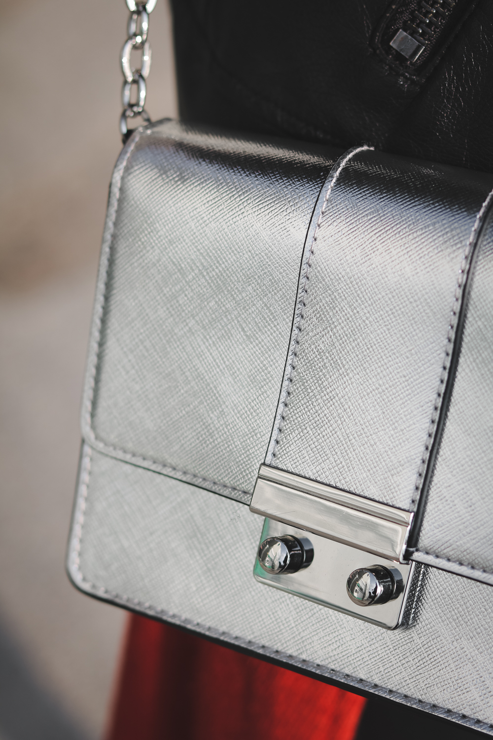 kleine Handtasche H&M silber metallic (1) Lavie Deboite