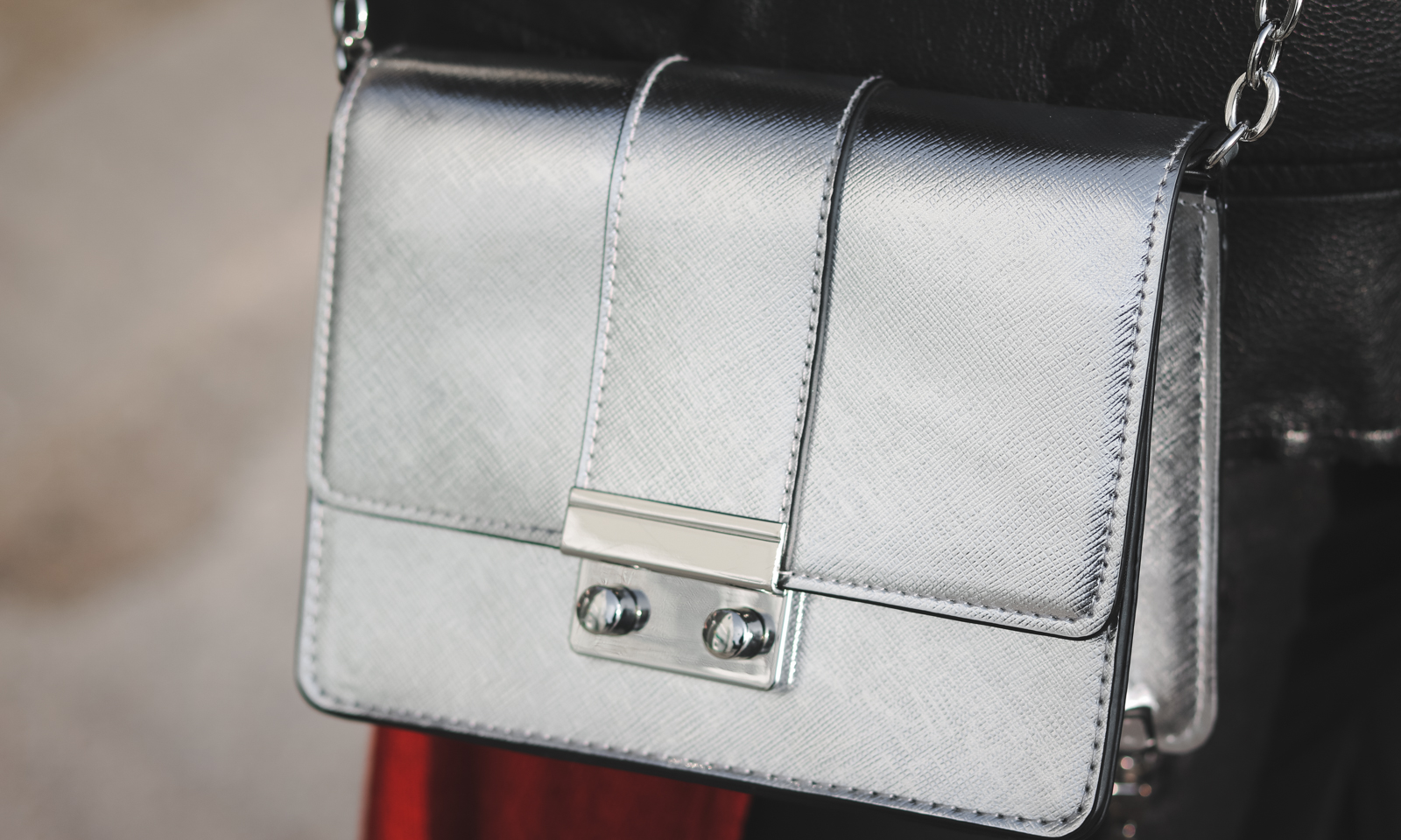 kleine Handtasche H&M silber metallic (2) Lavie Deboite