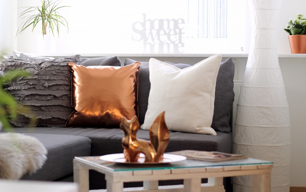 Wohnzimmer Deko Couch Ikea Kupfer weiss grau Fuchs Palettentisch 2
