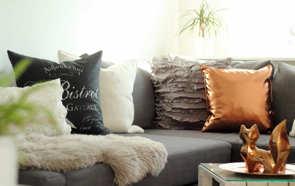 Wohnzimmer Deko Couch Ikea Kupfer weiss grau Fuchs Palettentisch