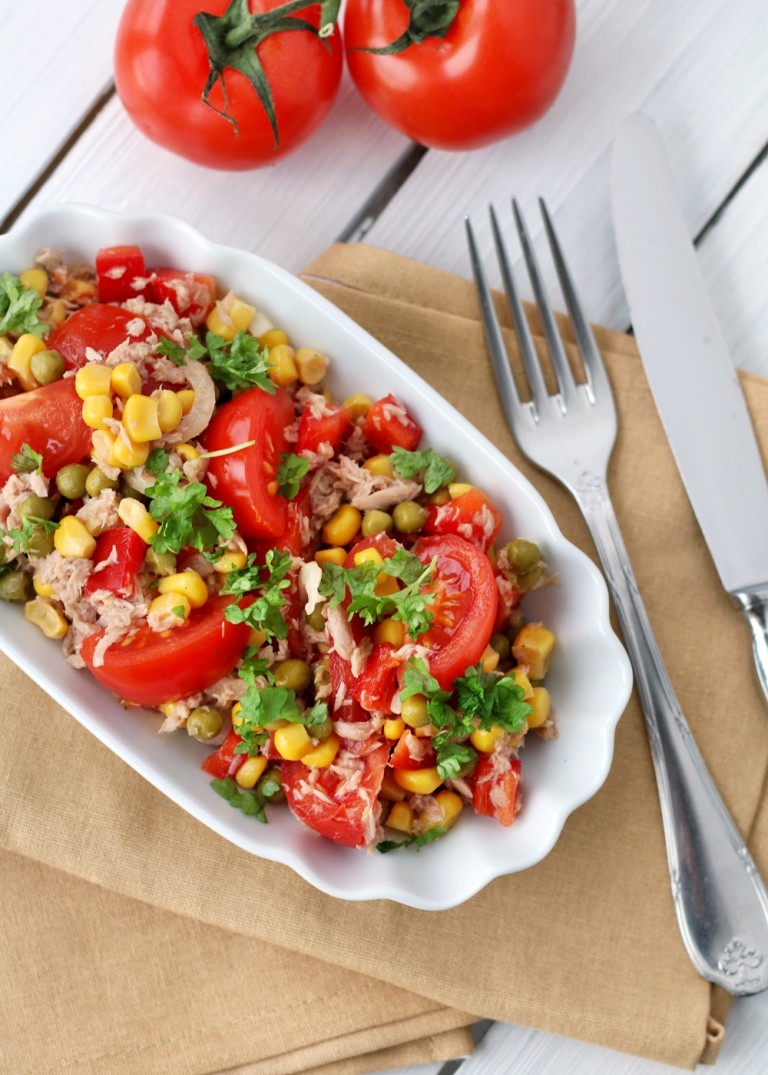 Rezept: Thunfisch-Tomaten-Salat mit Mais und Erbsen - Lavie Deboite