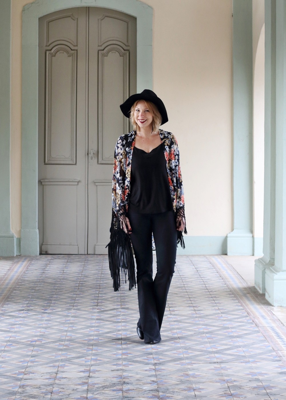 Outfit Kimono Flared Jeans Hut Stiefeletten Fransentasche Fashionbloggerin Karlsruhe (11)