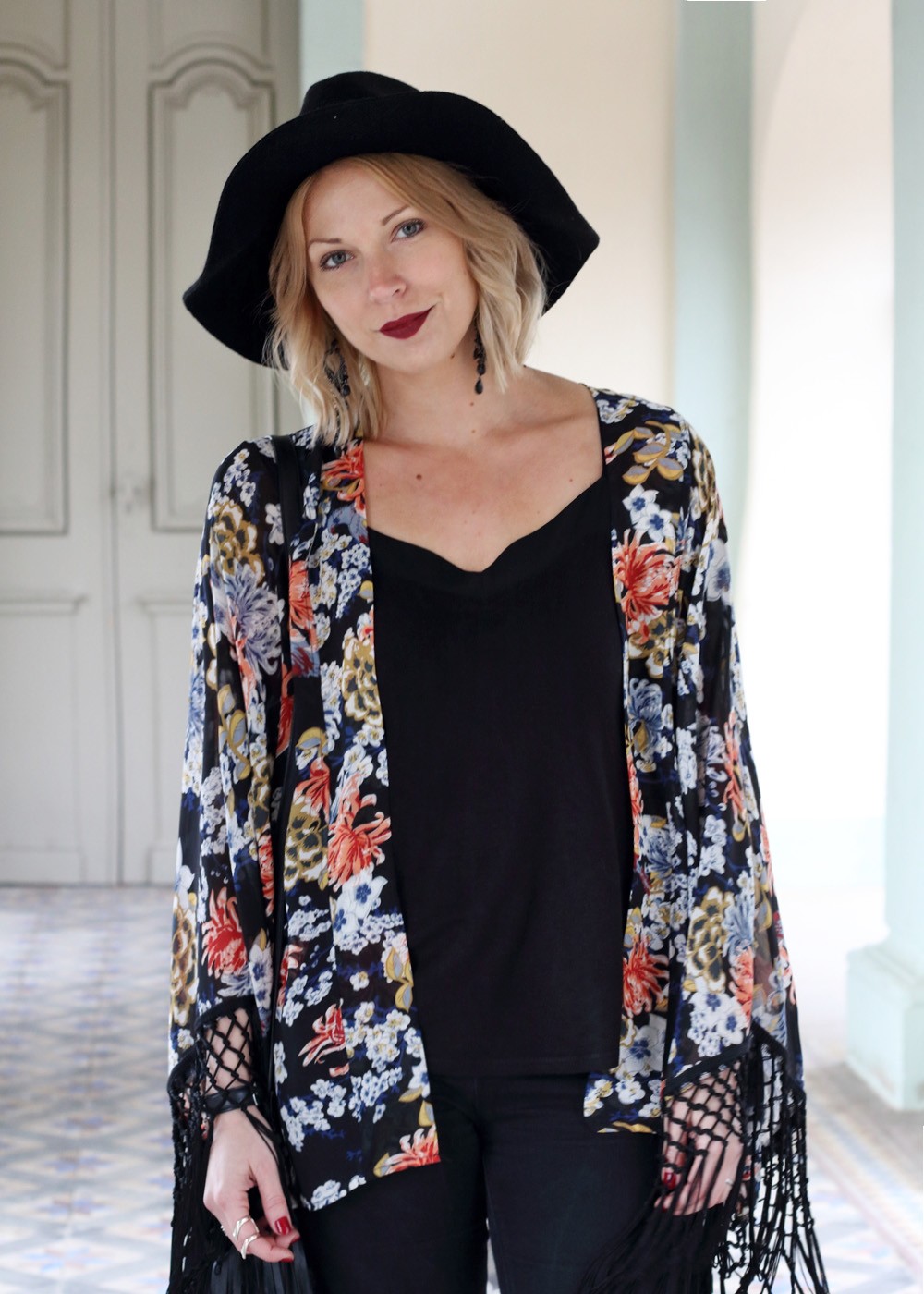 Outfit Kimono Flared Jeans Hut Stiefeletten Fransentasche Fashionbloggerin Karlsruhe (6)