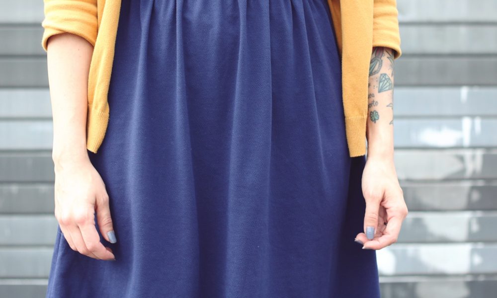 Fashionblogger Outfit blaues Kleid Cardigan senfgelb Ethnoboots (10)