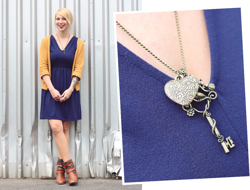 Fashionblogger Outfit blaues Kleid Cardigan senfgelb Ethnoboots (6)