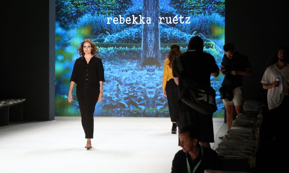 Rebekka Ruetz Mercedes Bens Fashion Week 2017 backstage Funkart (17)