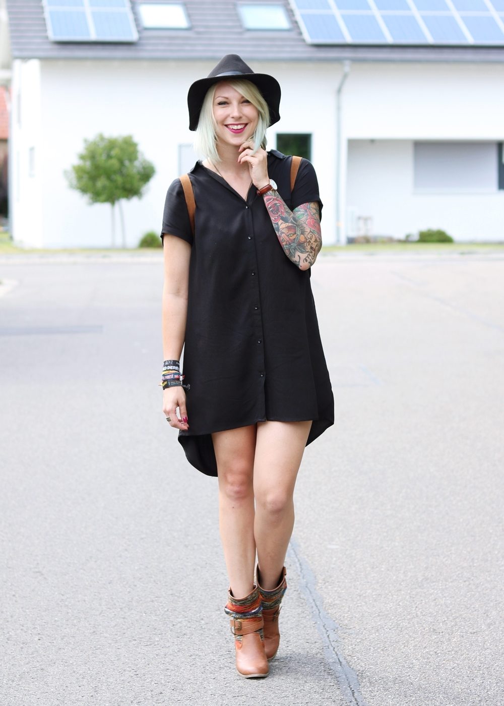 Fashionbloggerin Outfit Blusenkleid Zara Ethnoboots Fransenrucksack Justfab (4)