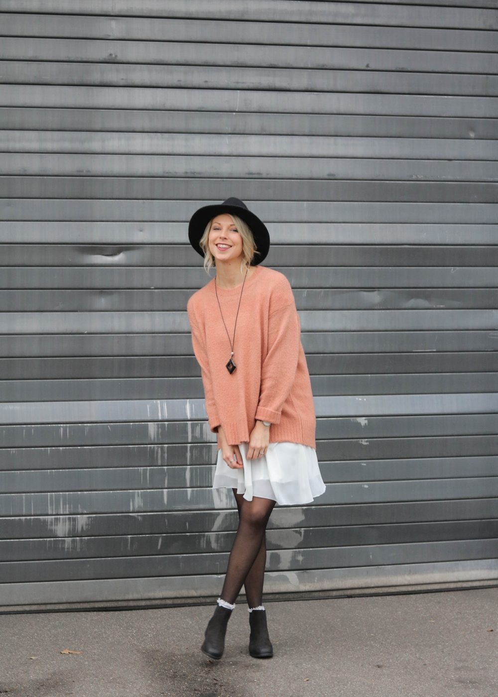 fashionblogger-outfit-ankle-boots-shoemates-rosa-strickpullover-zara-lagenlook-11