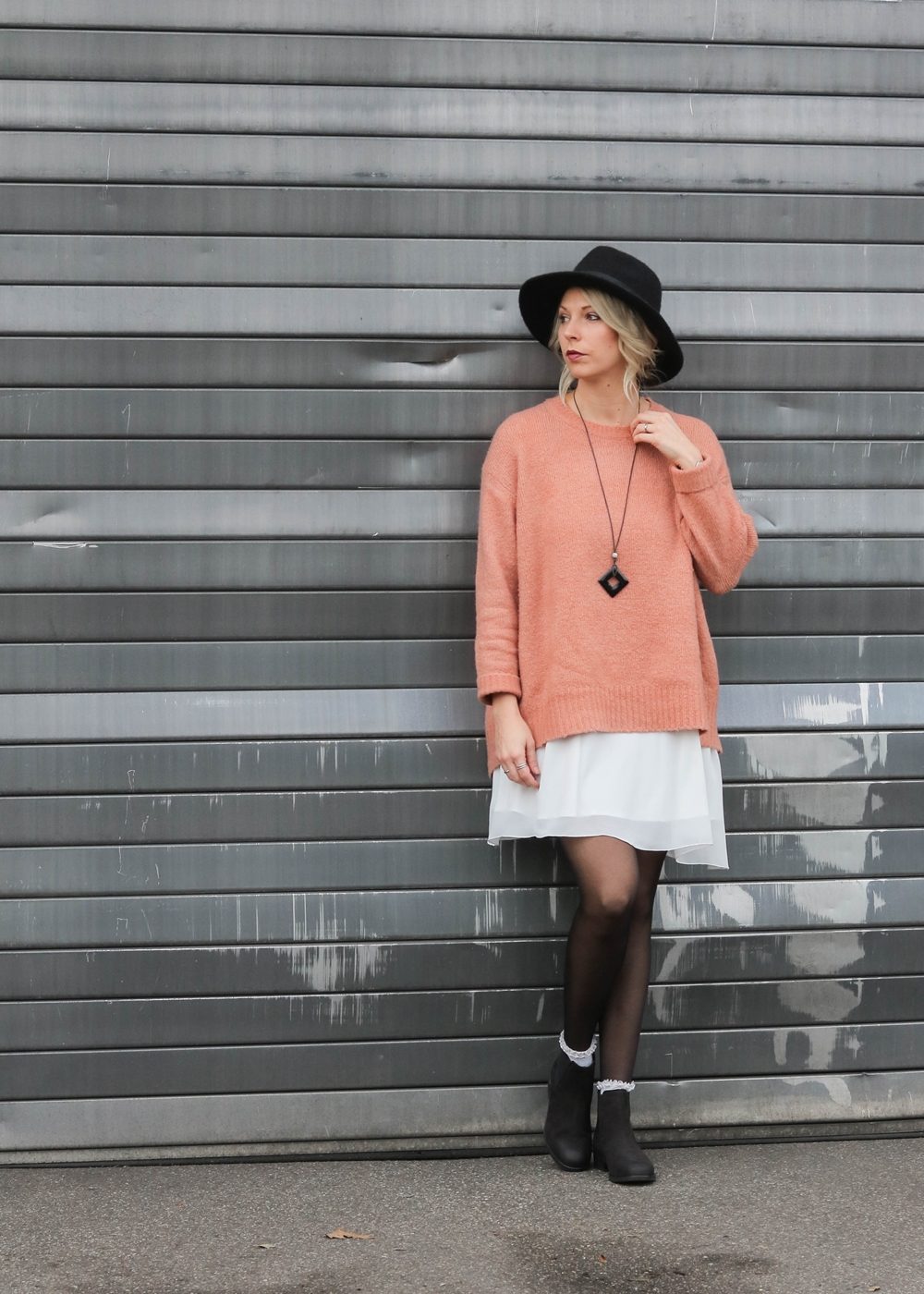 fashionblogger-outfit-ankle-boots-shoemates-rosa-strickpullover-zara-lagenlook-20