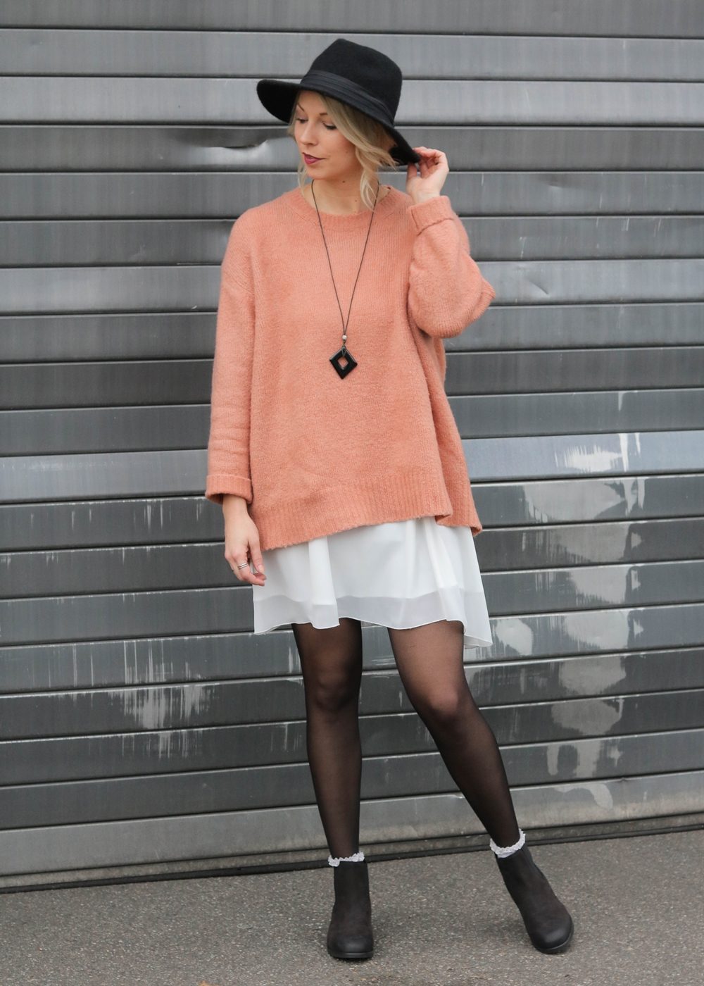 fashionblogger-outfit-ankle-boots-shoemates-rosa-strickpullover-zara-lagenlook-3