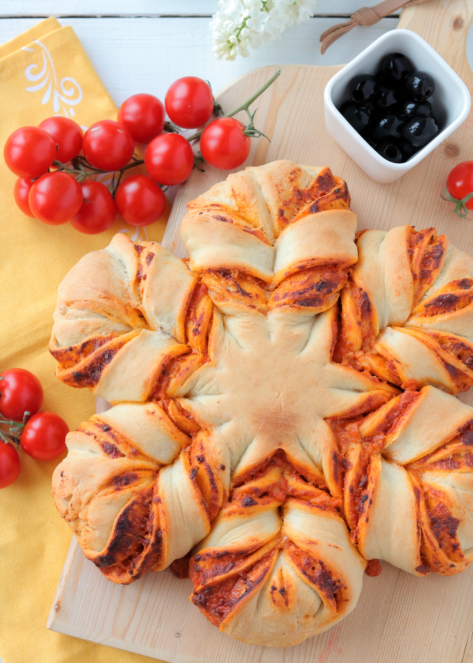 Rezept Pestoblume eingedrehtes Brot mit Pesto Zubereitung Partysnack ...