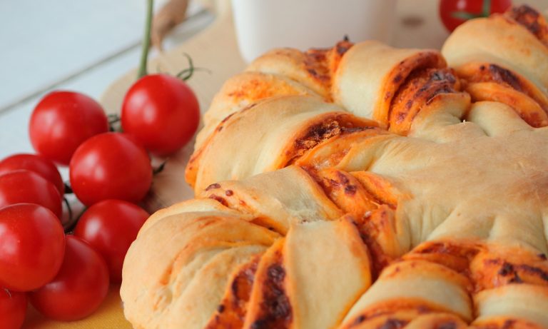 Rezept: Pestoblume - Gedrehtes Brot mit Pesto und Käse - Lavie Deboite